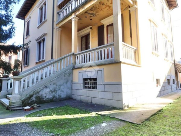 casa indipendente in vendita a Reggio nell'Emilia in zona Città Storica