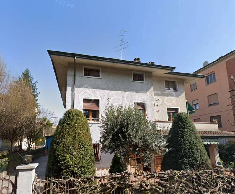 casa indipendente in vendita a Reggio nell'Emilia in zona Carrozzone