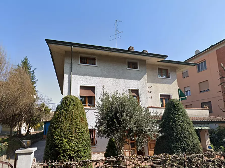 casa indipendente in vendita a Reggio nell'Emilia in zona Tribunale