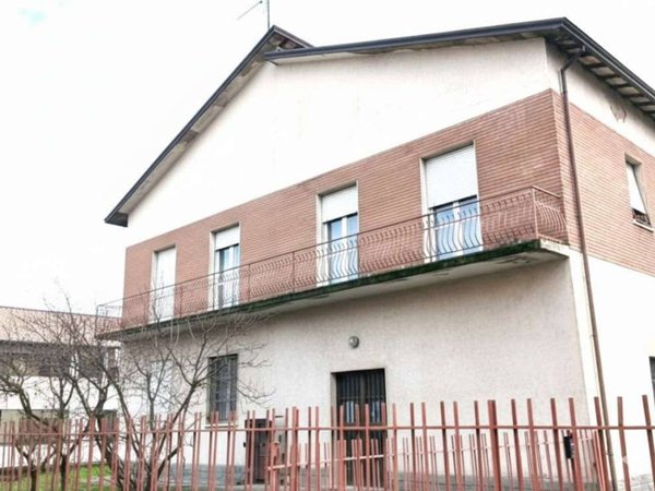 casa indipendente in vendita a Reggio nell'Emilia in zona Città Storica