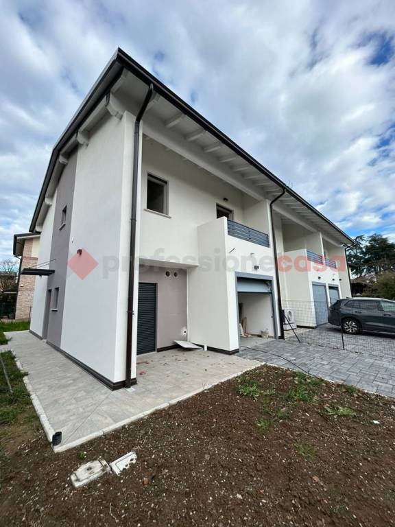 casa indipendente in vendita a Reggio nell'Emilia