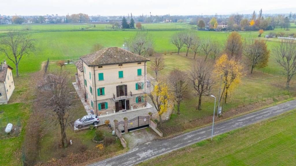 casa indipendente in vendita a Reggio nell'Emilia in zona Codemondo