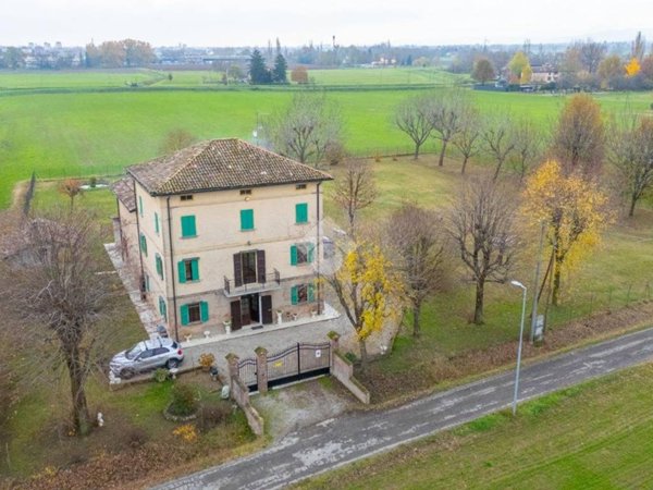 casa indipendente in vendita a Reggio nell'Emilia in zona Pieve Modolena
