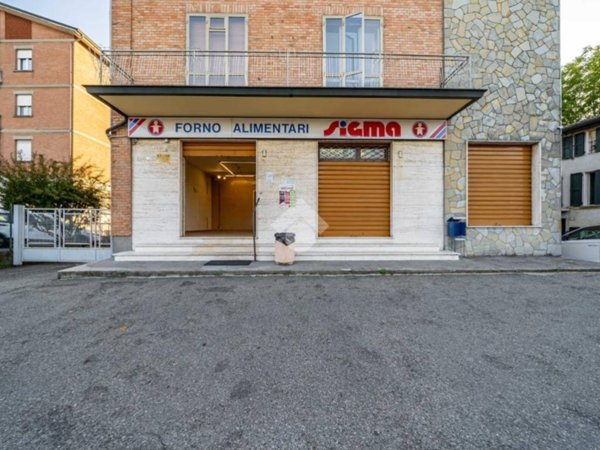 negozio in vendita a Reggio nell'Emilia in zona San Pellegrino / Villa Canali