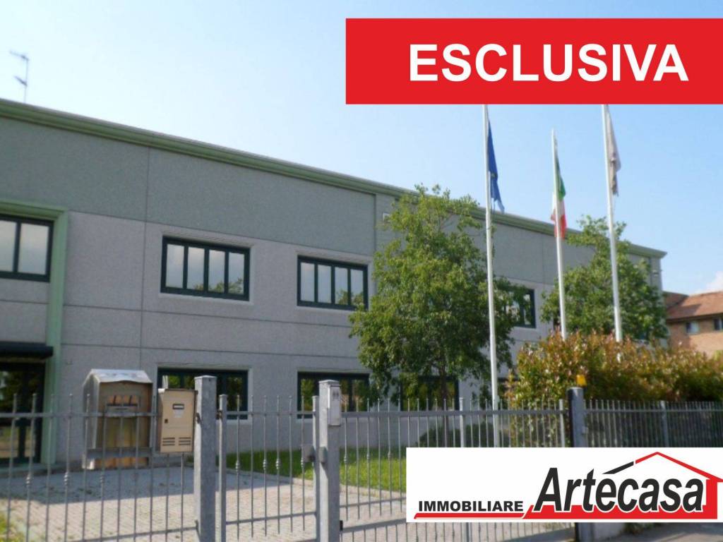 locale commerciale in vendita a Reggio nell'Emilia