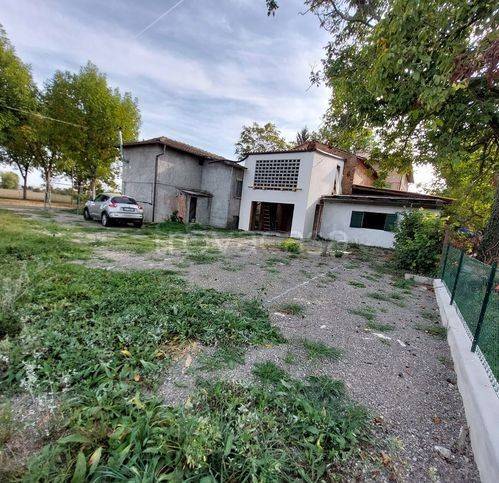 casa indipendente in vendita a Reggio nell'Emilia in zona Marmirolo