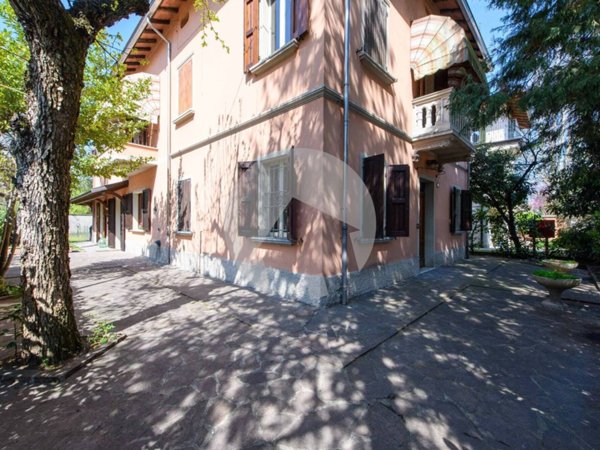 casa indipendente in vendita a Reggio nell'Emilia in zona Città Storica