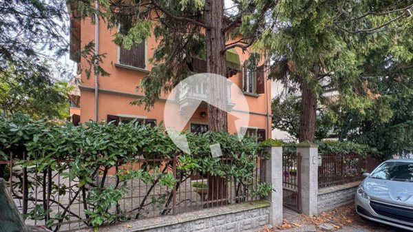 casa indipendente in vendita a Reggio nell'Emilia in zona Città Storica
