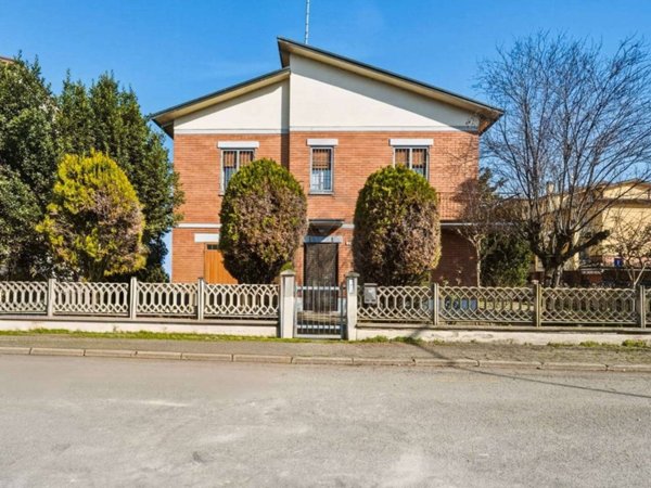 casa indipendente in vendita a Reggio nell'Emilia in zona Sesso