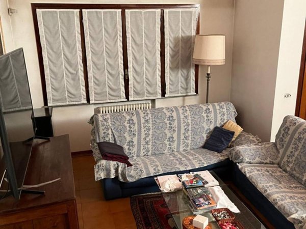 casa indipendente a Reggio nell'Emilia in zona San Pellegrino / Villa Canali