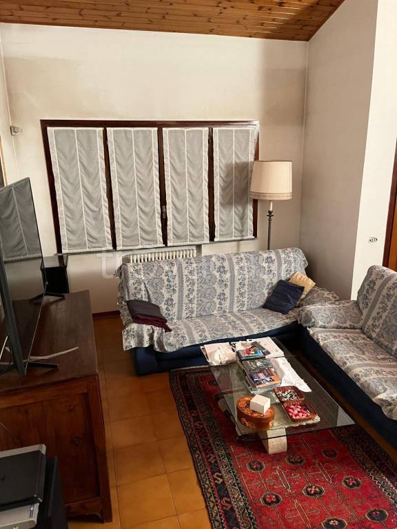 casa indipendente in vendita a Reggio nell'Emilia in zona Mirabello