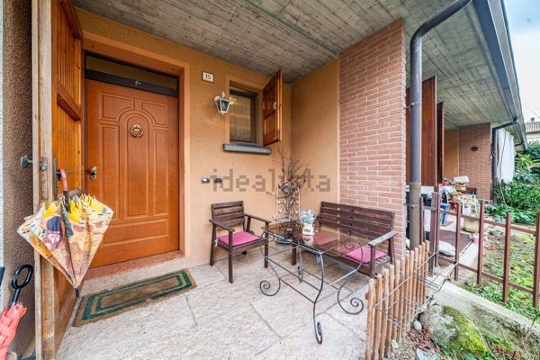 casa indipendente in vendita a Reggio nell'Emilia in zona Rivalta