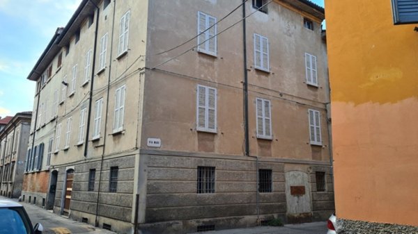 casa indipendente in vendita a Reggio nell'Emilia in zona Città Storica