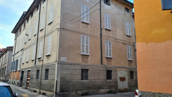 casa indipendente in vendita a Reggio nell'Emilia in zona Città Storica