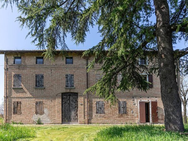 casa indipendente in vendita a Reggio nell'Emilia