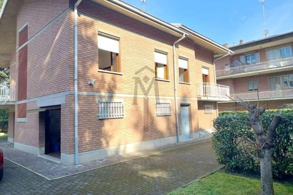 casa indipendente in vendita a Reggio nell'Emilia in zona Belvedere