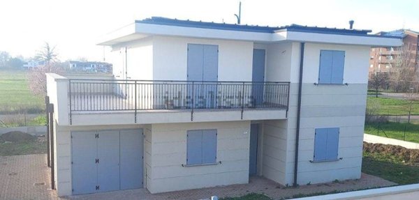 casa indipendente in vendita a Reggio nell'Emilia in zona Orologio
