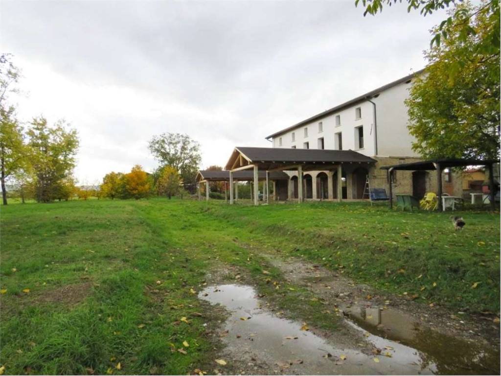 casa indipendente in vendita a Reggio nell'Emilia in zona Coviolo