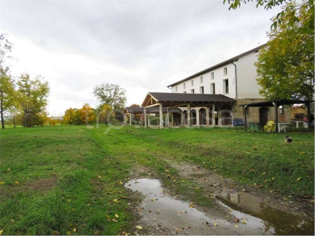 casa indipendente in vendita a Reggio nell'Emilia in zona Coviolo