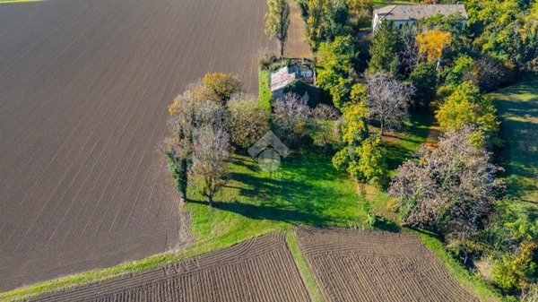 casale in vendita a Reggio nell'Emilia in zona Castellazzo