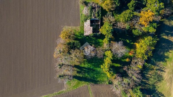 casale in vendita a Reggio nell'Emilia in zona Castellazzo