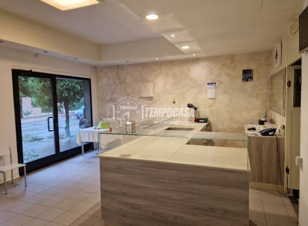 negozio in vendita a Reggio nell'Emilia in zona Regina Pacis
