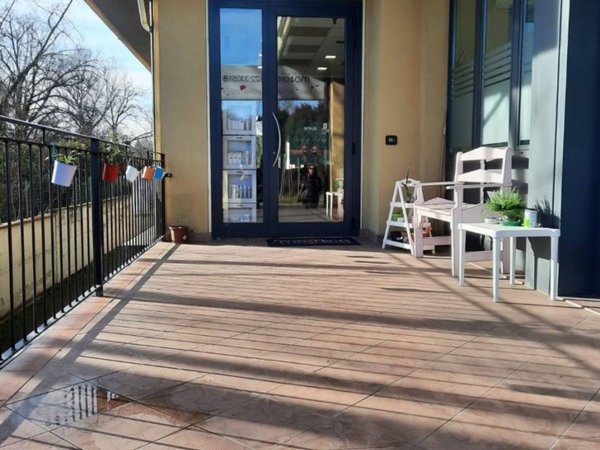 negozio in vendita a Reggio nell'Emilia in zona Buco del Signore