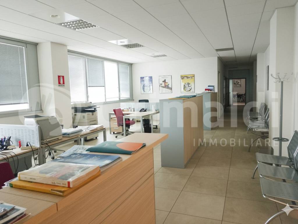 ufficio in vendita a Reggio nell'Emilia in zona San Maurizio