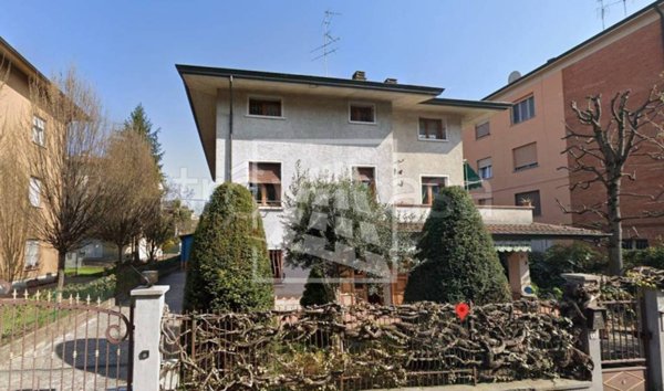casa indipendente in vendita a Reggio nell'Emilia in zona Carrozzone