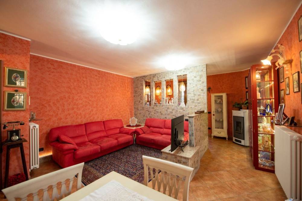 casa indipendente in vendita a Reggio nell'Emilia in zona Città Storica