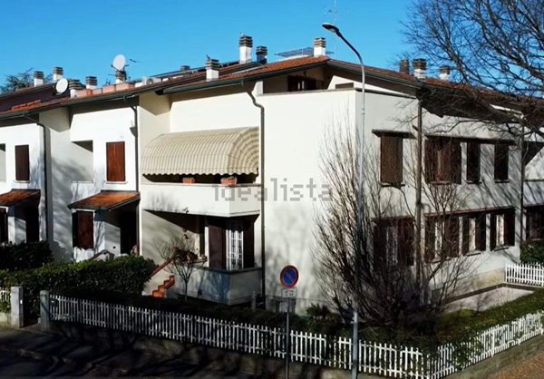 casa indipendente in vendita a Reggio nell'Emilia in zona Pappagnocca