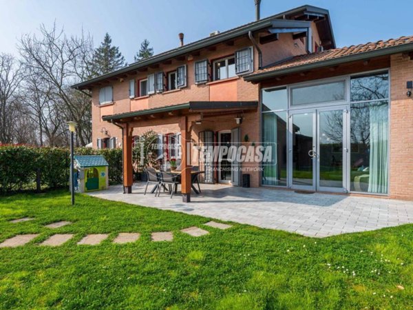 casa indipendente in vendita a Reggio nell'Emilia