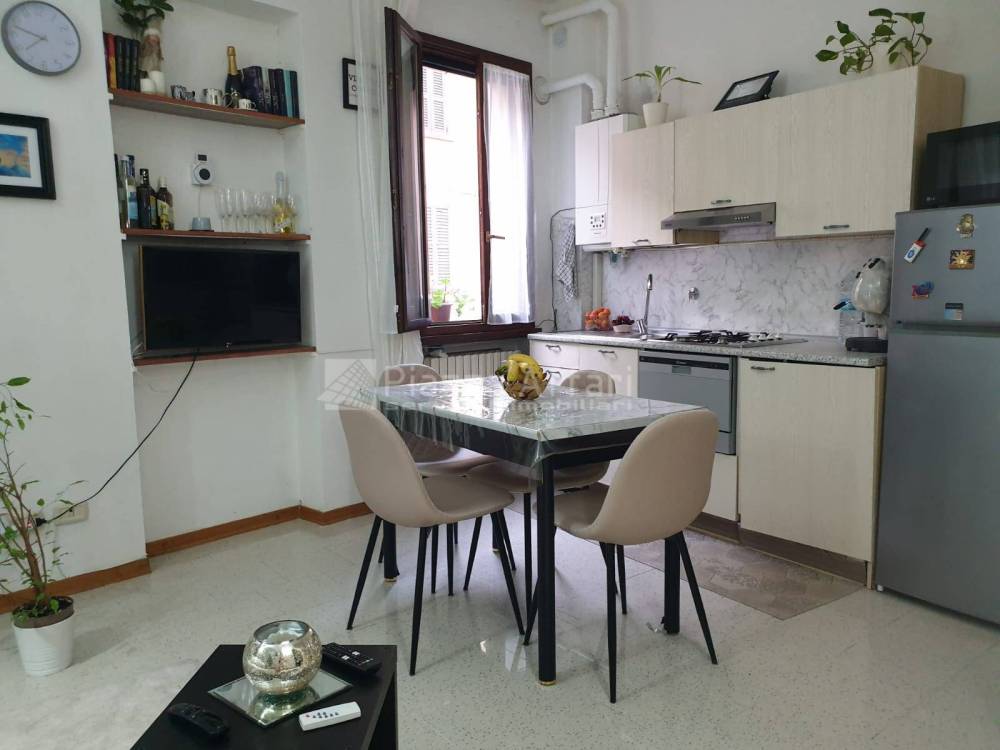 casa indipendente in vendita a Reggio nell'Emilia in zona Città Storica