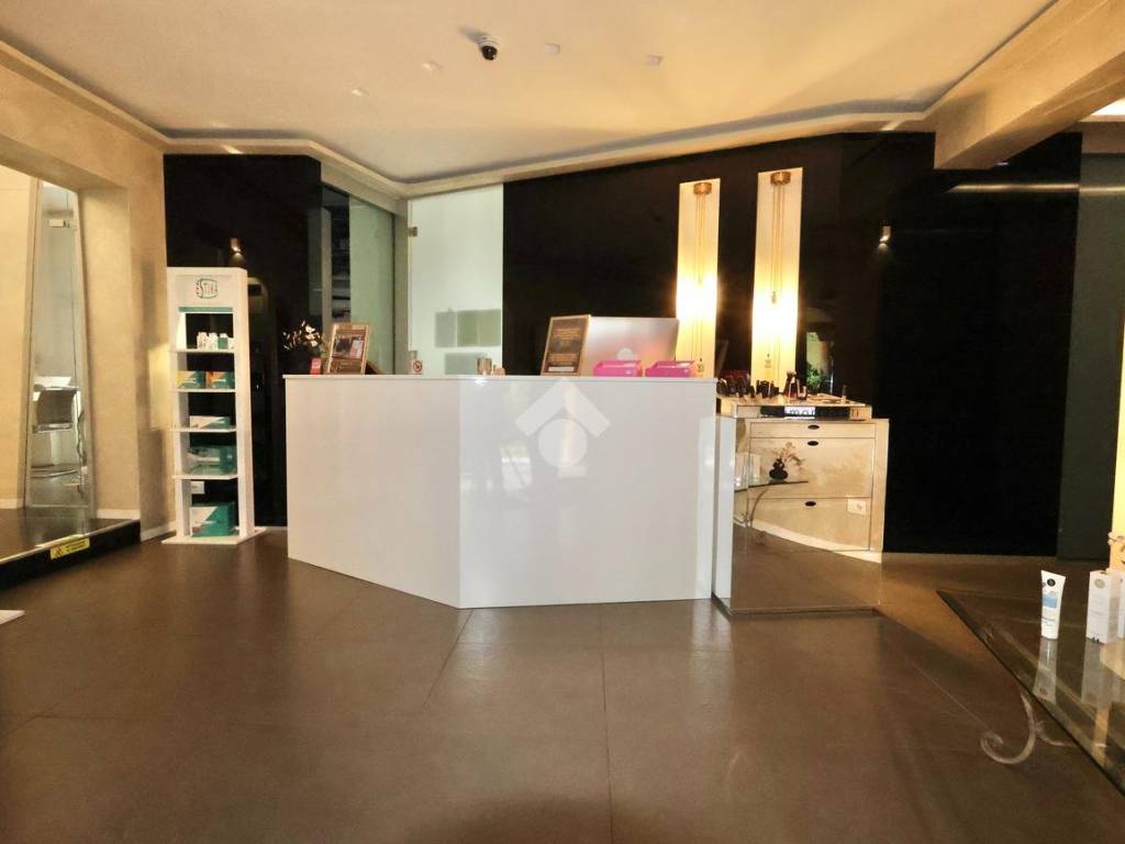 negozio in vendita a Reggio nell'Emilia