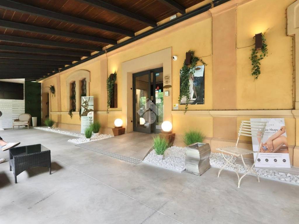 negozio in vendita a Reggio nell'Emilia in zona Pieve Modolena