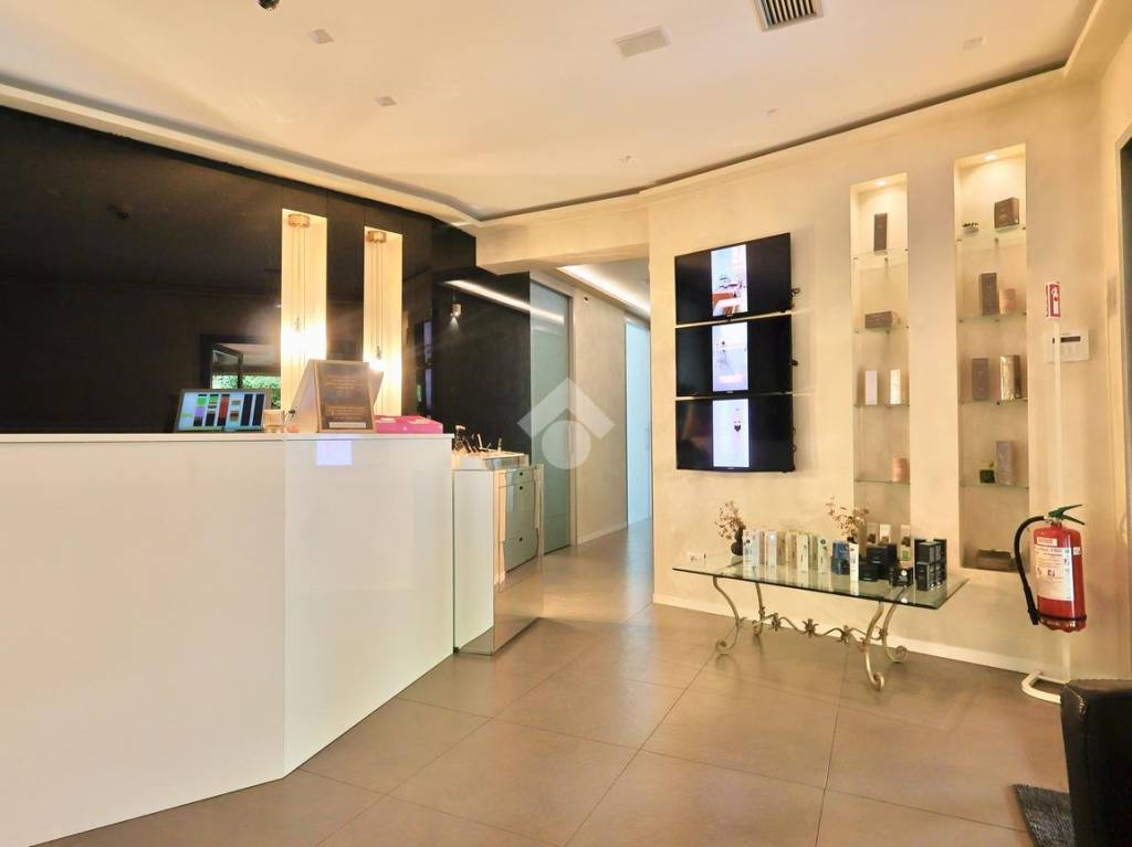 negozio in vendita a Reggio nell'Emilia in zona Pieve Modolena