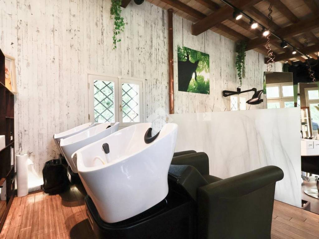 negozio in vendita a Reggio nell'Emilia in zona Pieve Modolena