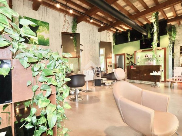 negozio in vendita a Reggio nell'Emilia in zona Pieve Modolena