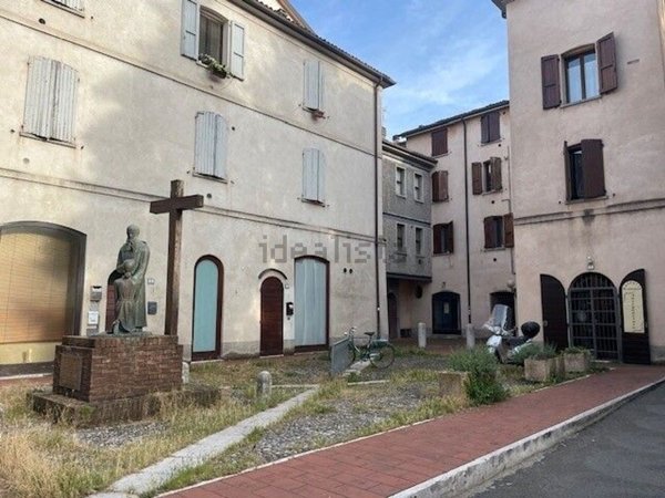 ufficio in vendita a Reggio nell'Emilia in zona Santa Croce