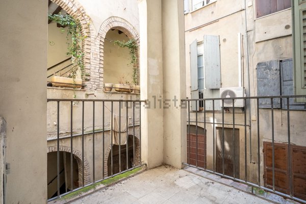 appartamento in vendita a Reggio nell'Emilia in zona Città Storica