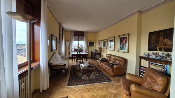 appartamento in vendita a Reggio nell'Emilia in zona Città Storica