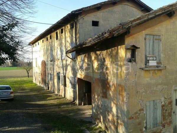 casa indipendente in vendita a Reggio nell'Emilia in zona Corticella