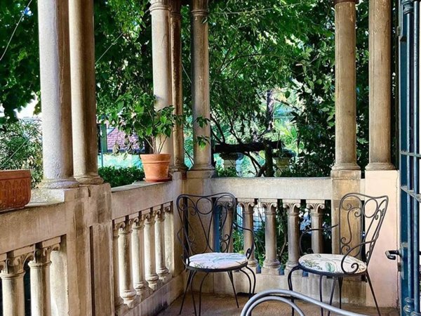 casa indipendente in vendita a Reggio nell'Emilia in zona Città Storica