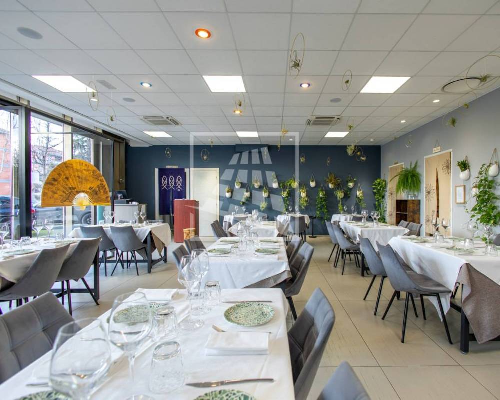 negozio in vendita a Reggio nell'Emilia in zona Cella