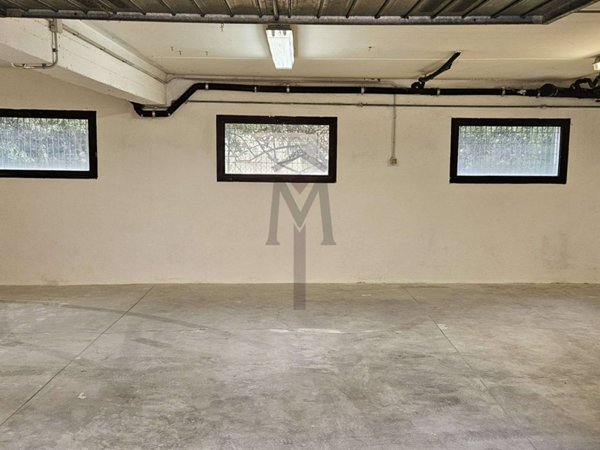 negozio in vendita a Reggio nell'Emilia in zona Città Storica