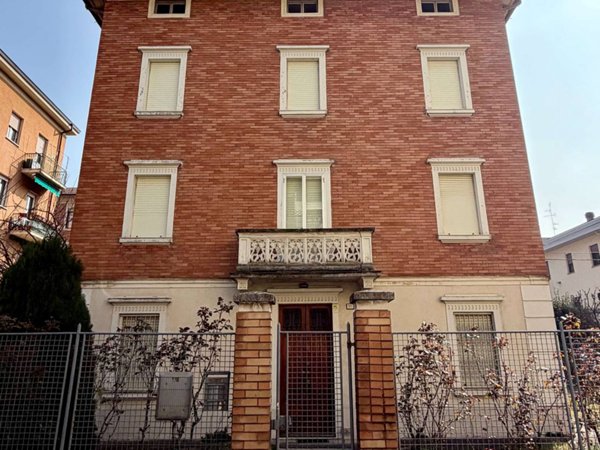 casa indipendente in vendita a Reggio nell'Emilia in zona Città Storica