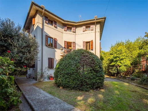 casa indipendente in vendita a Reggio nell'Emilia in zona Città Storica