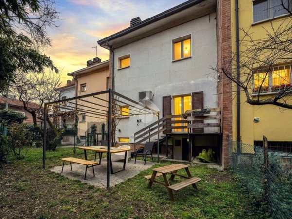 casa indipendente in vendita a Reggio nell'Emilia