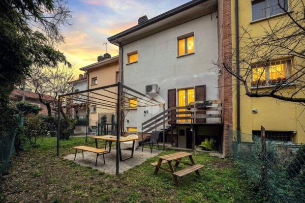 casa indipendente in vendita a Reggio nell'Emilia in zona Baragalla
