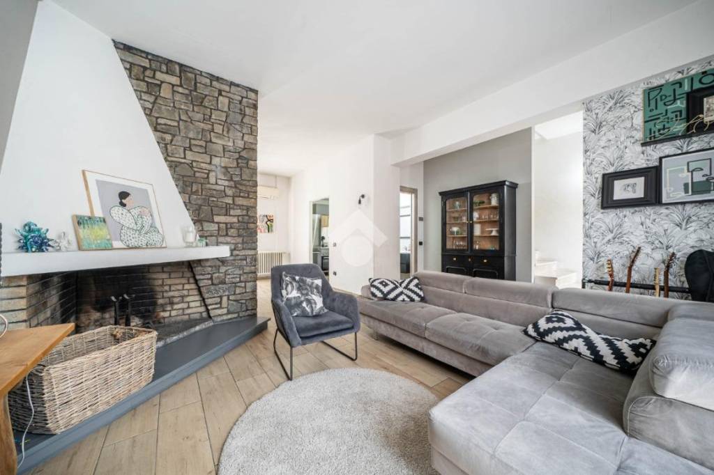 casa indipendente in vendita a Reggio nell'Emilia in zona Baragalla